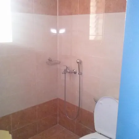 Tainaro 卢特拉艾季普苏