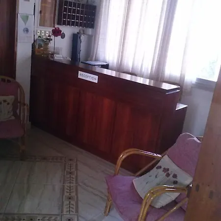 Отель Tainaro 2*